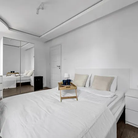 아파트 11th Floor Center - 57m2, Two Bedrooms - By Rentujemy 바르샤바