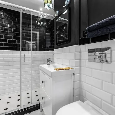 11th Floor Center - 57m2, Two Bedrooms - By Rentujemy 아파트 *