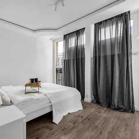 아파트 11th Floor Center - 57m2, Two Bedrooms - By Rentujemy