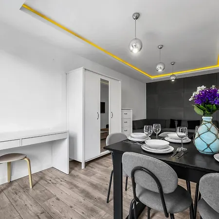 11th Floor Center - 57m2, Two Bedrooms - By Rentujemy 바르샤바