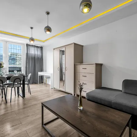 11th Floor Center - 57m2, Two Bedrooms - By Rentujemy 아파트 *